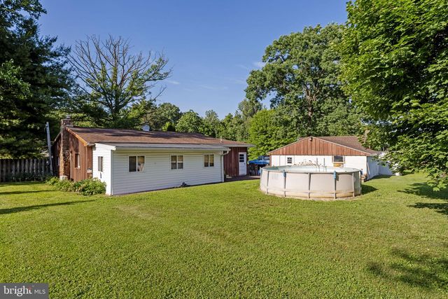 225 HARTINGS PARK RD, Denver, PA 17517