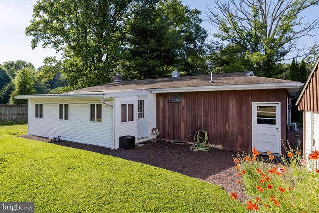 225 HARTINGS PARK RD, Denver, PA 17517