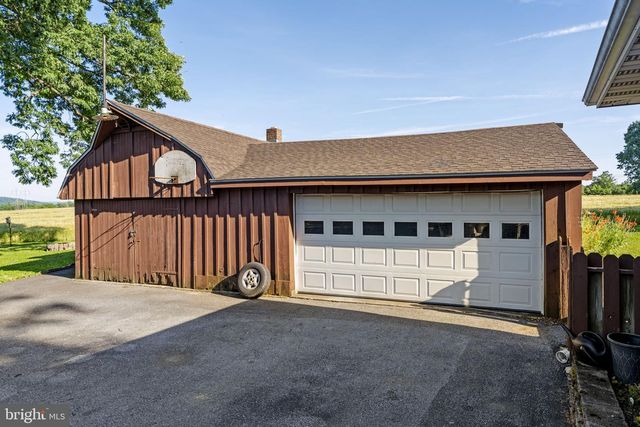 225 HARTINGS PARK RD, Denver, PA 17517