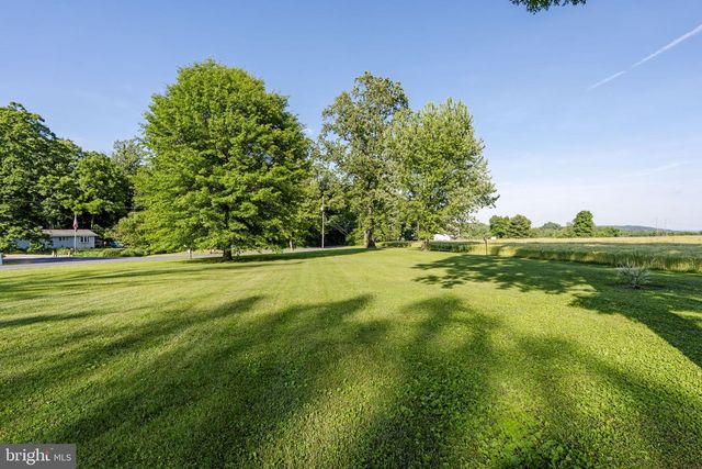 225 HARTINGS PARK RD, Denver, PA 17517