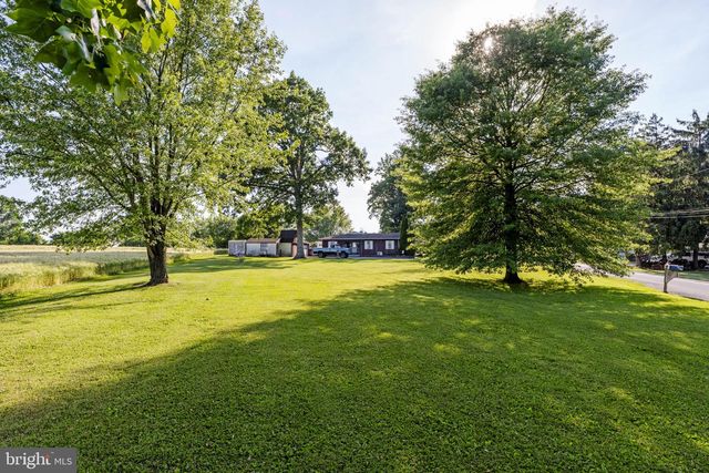 225 HARTINGS PARK RD, Denver, PA 17517