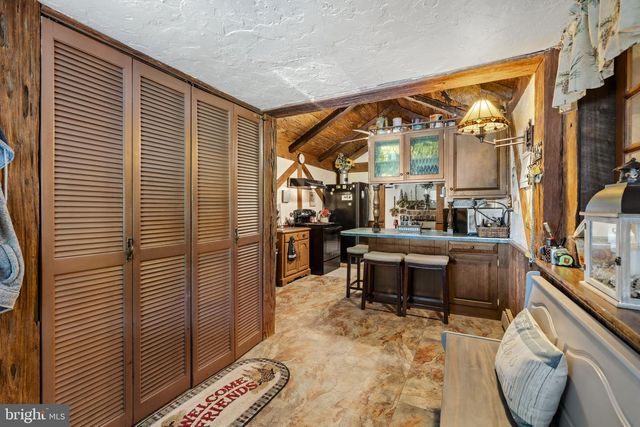 225 HARTINGS PARK RD, Denver, PA 17517