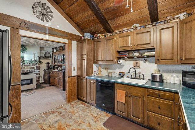 225 HARTINGS PARK RD, Denver, PA 17517