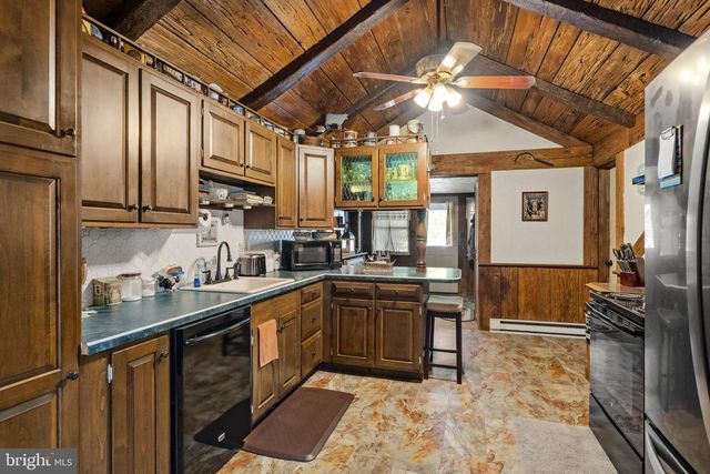225 HARTINGS PARK RD, Denver, PA 17517