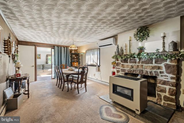 225 HARTINGS PARK RD, Denver, PA 17517