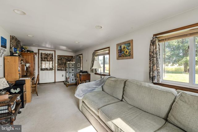 225 HARTINGS PARK RD, Denver, PA 17517