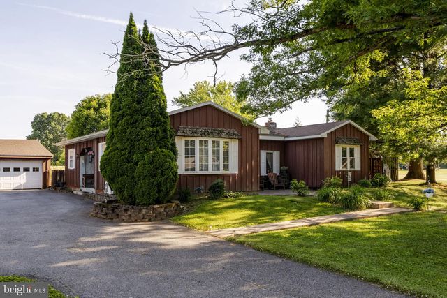 225 HARTINGS PARK RD, Denver, PA 17517