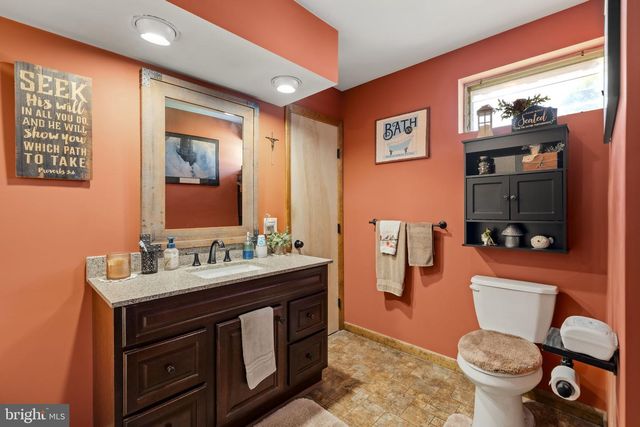 225 HARTINGS PARK RD, Denver, PA 17517