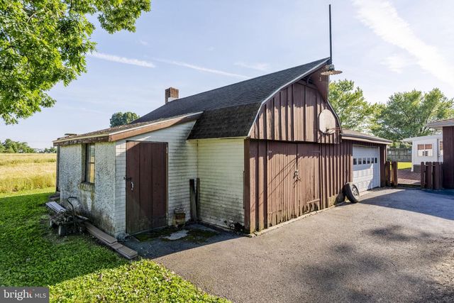 225 HARTINGS PARK RD, Denver, PA 17517