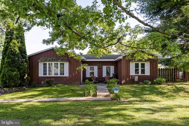 225 HARTINGS PARK RD, Denver, PA 17517