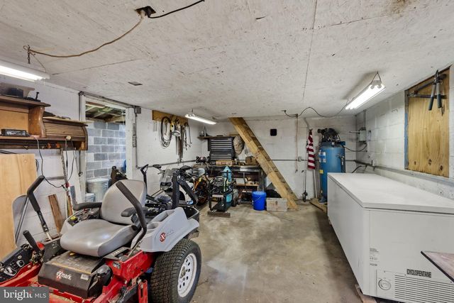 225 HARTINGS PARK RD, Denver, PA 17517