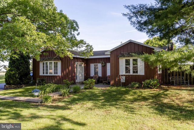 225 HARTINGS PARK RD, Denver, PA 17517