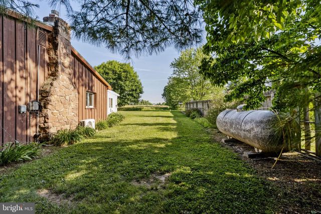 225 HARTINGS PARK RD, Denver, PA 17517