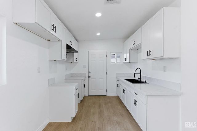 315 Churchill Drive, Bakersfield, CA 93307