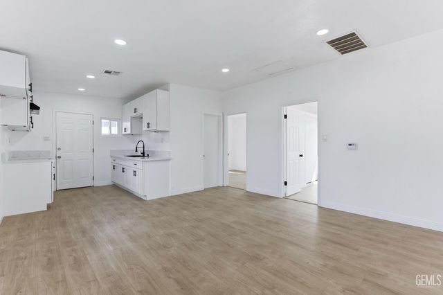 315 Churchill Drive, Bakersfield, CA 93307