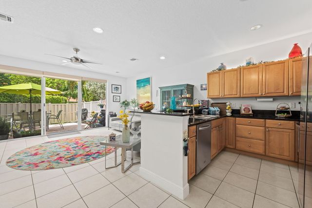 4086 W Palm Aire Drive 18, Pompano Beach, FL 33069