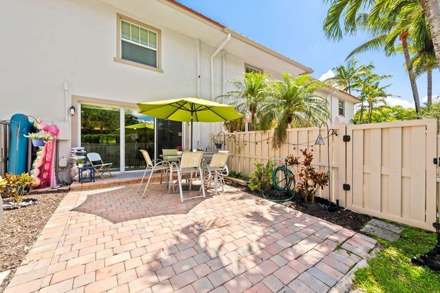 4086 W Palm Aire Drive 18, Pompano Beach, FL 33069