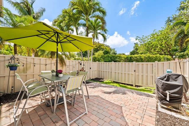 4086 W Palm Aire Drive 18, Pompano Beach, FL 33069