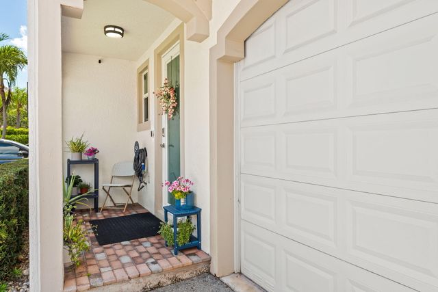 4086 W Palm Aire Drive 18, Pompano Beach, FL 33069
