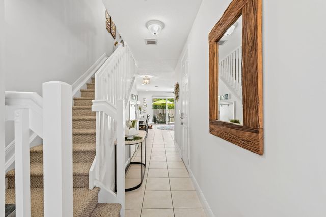 4086 W Palm Aire Drive 18, Pompano Beach, FL 33069