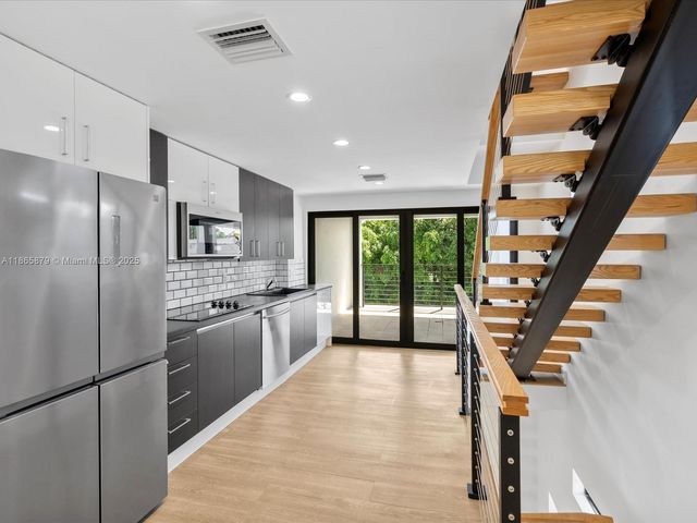 1134 71st St, Miami Beach, FL 33141