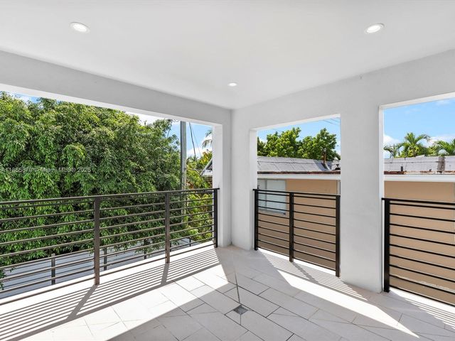 1134 71st St, Miami Beach, FL 33141