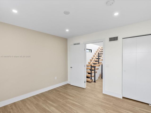 1134 71st St, Miami Beach, FL 33141