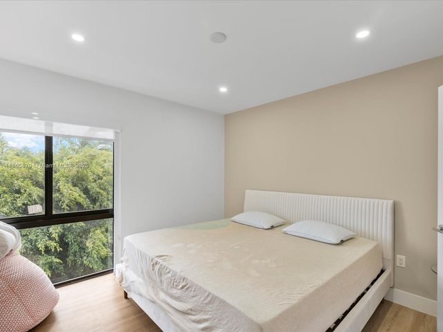 1134 71st St, Miami Beach, FL 33141