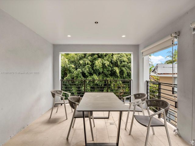 1134 71st St, Miami Beach, FL 33141