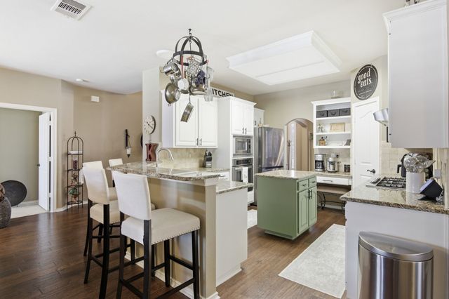 1117 Crestview Drive, Bedford, TX 76021