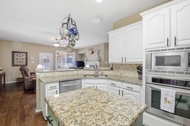 1117 Crestview Drive, Bedford, TX 76021