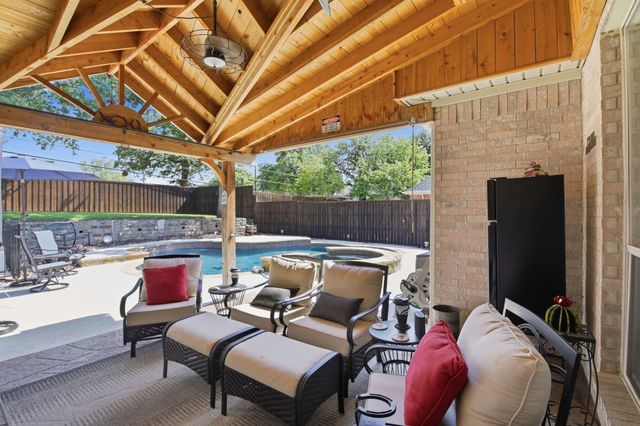1117 Crestview Drive, Bedford, TX 76021