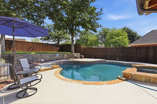 1117 Crestview Drive, Bedford, TX 76021