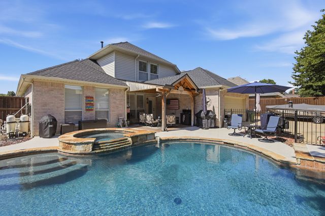 1117 Crestview Drive, Bedford, TX 76021