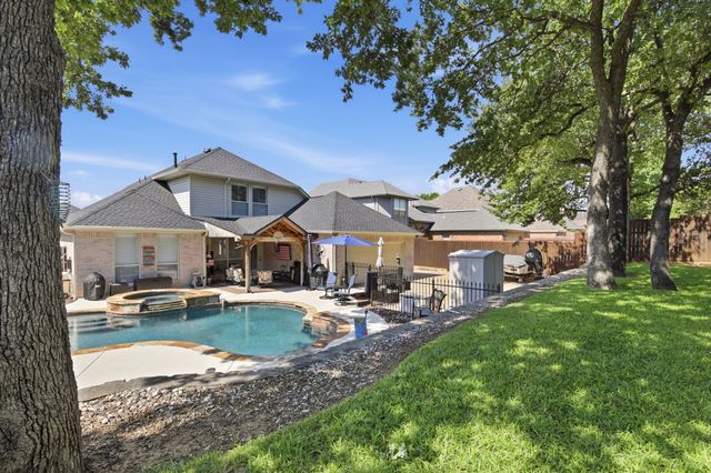 1117 Crestview Drive, Bedford, TX 76021