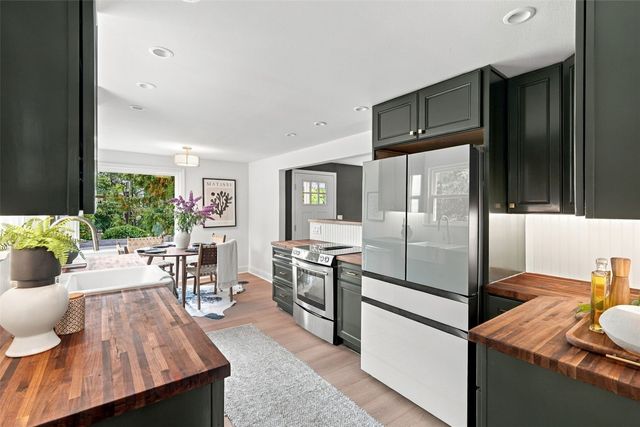 10735 Densmore Avenue N, Seattle, WA 98133