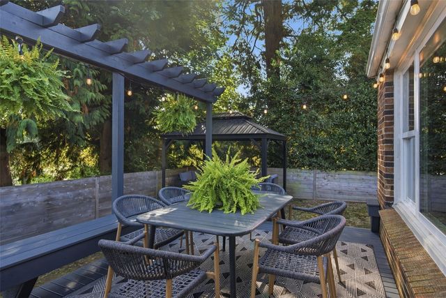 10735 Densmore Avenue N, Seattle, WA 98133
