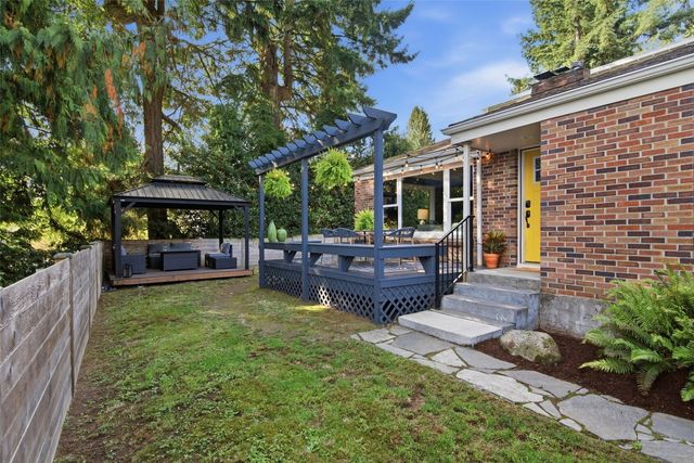 10735 Densmore Avenue N, Seattle, WA 98133