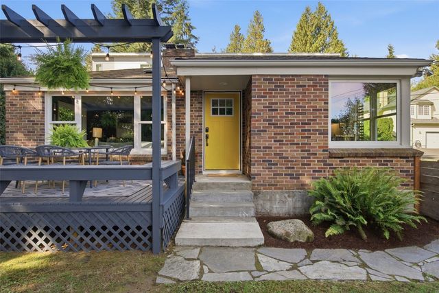 10735 Densmore Avenue N, Seattle, WA 98133