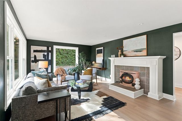 10735 Densmore Avenue N, Seattle, WA 98133