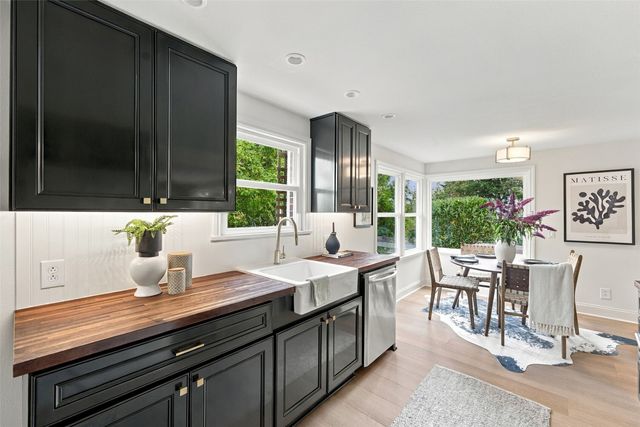 10735 Densmore Avenue N, Seattle, WA 98133