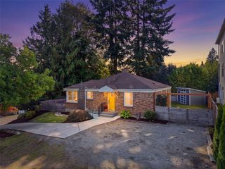 10735 Densmore Avenue N, Seattle, WA 98133