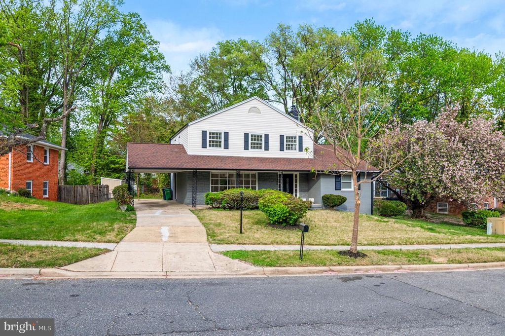 Image 2 of property listing at 10906 BENNINGTON DR, Upper Marlboro, MD 20774