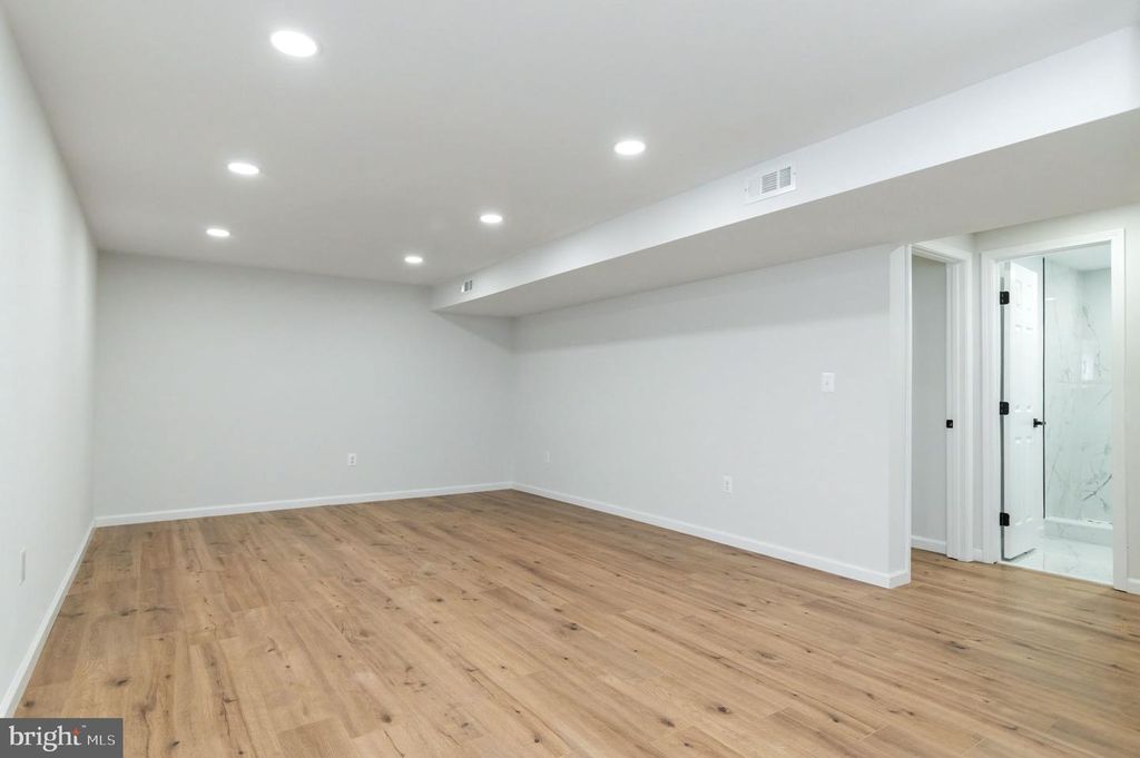 Image 34 of property listing at 10906 BENNINGTON DR, Upper Marlboro, MD 20774