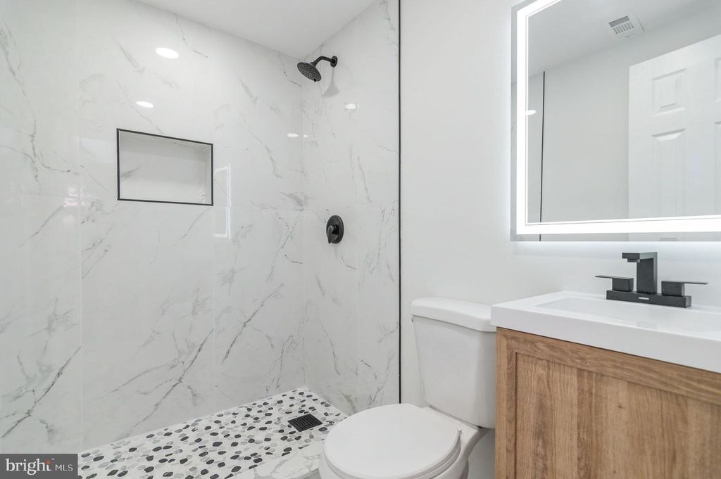 Image 37 of property listing at 10906 BENNINGTON DR, Upper Marlboro, MD 20774