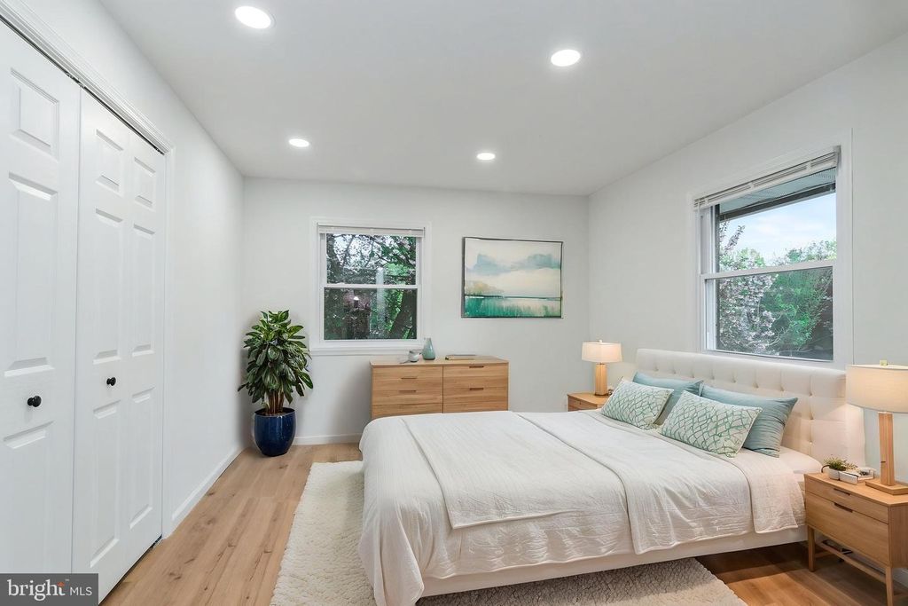 Image 5 of property listing at 10906 BENNINGTON DR, Upper Marlboro, MD 20774