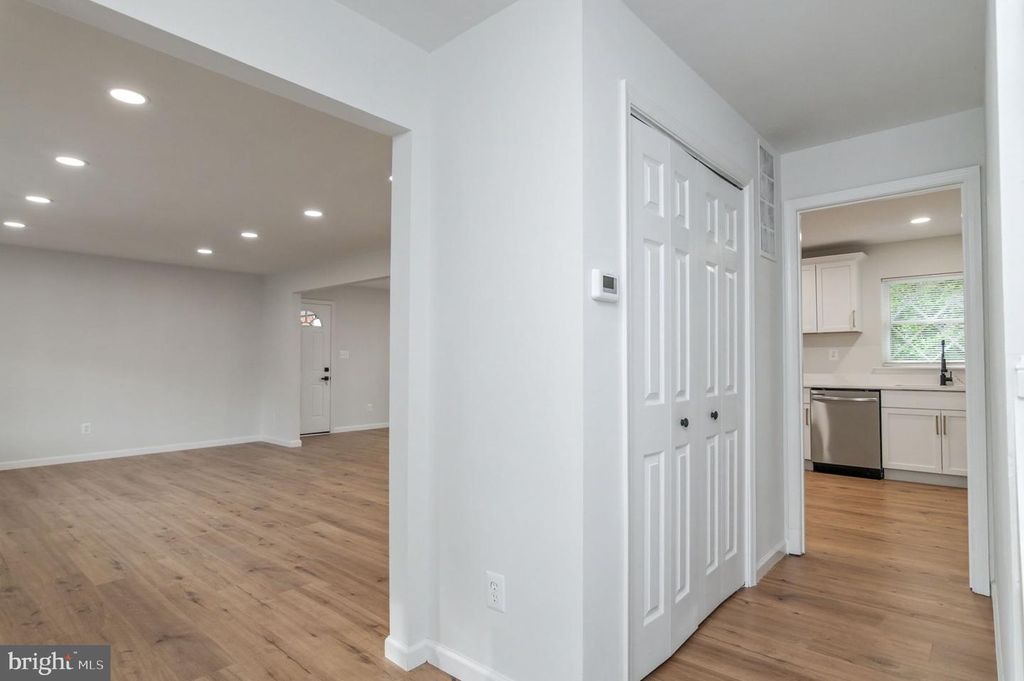 Image 7 of property listing at 10906 BENNINGTON DR, Upper Marlboro, MD 20774