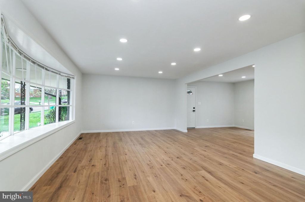 Image 8 of property listing at 10906 BENNINGTON DR, Upper Marlboro, MD 20774