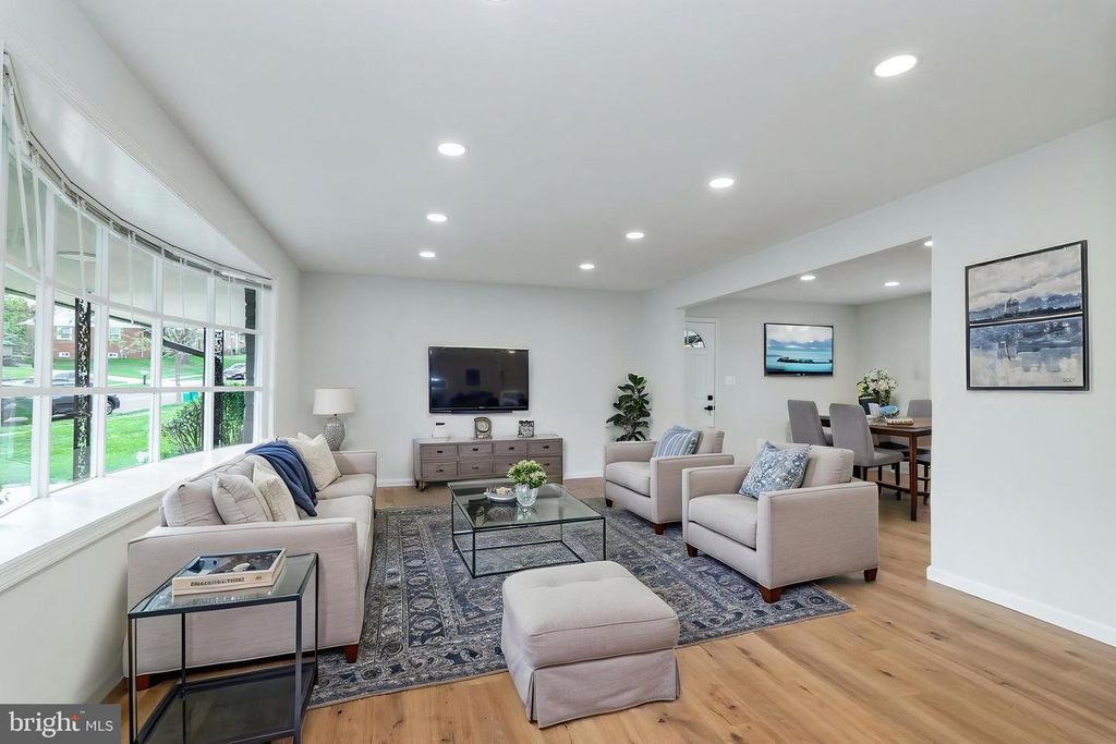 Image 9 of property listing at 10906 BENNINGTON DR, Upper Marlboro, MD 20774