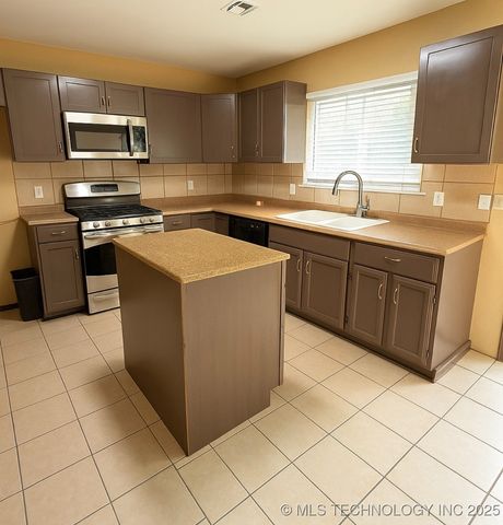 6120 N Wheeling Avenue, Tulsa, OK 74130